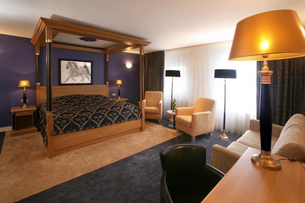 Van Der Valk Hotel Hardegarijp - Leeuwarden Extérieur photo